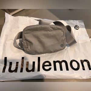 Lululemon everywhere belt bag